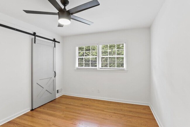 Building Photo - 2575 Sharondale Dr NE