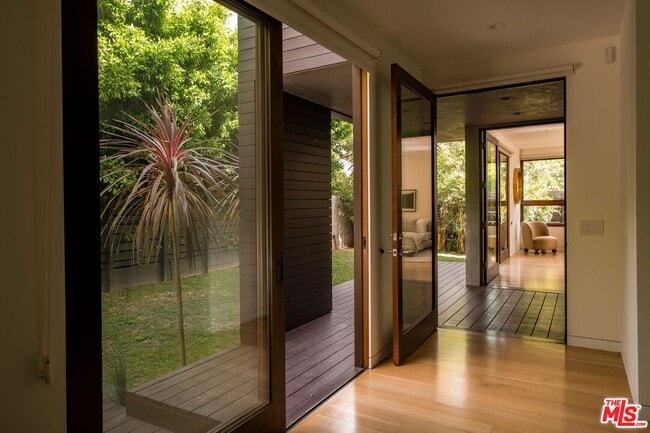 Building Photo - 3218 Maplewood Ave