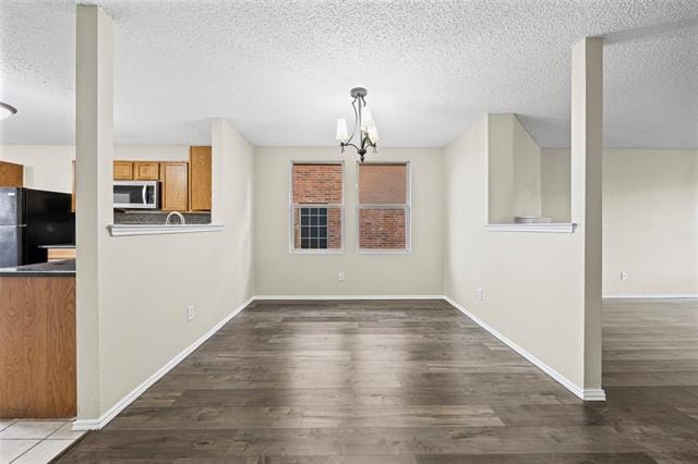 Building Photo - 8409 Redheart St