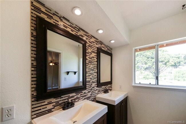 Building Photo - A?eloa, Kapolei - Single Family Home on the Golf Course