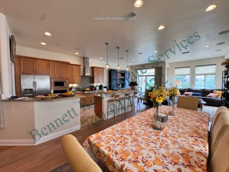 Building Photo - 4527 Cove Dr