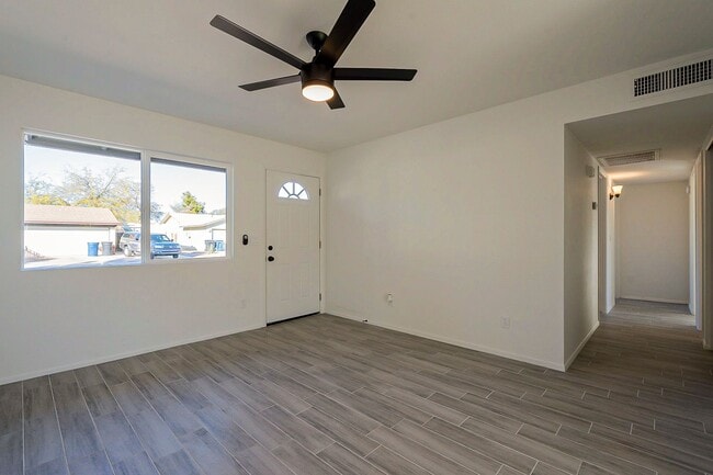 Building Photo - Lovely Chandler Home near everything!