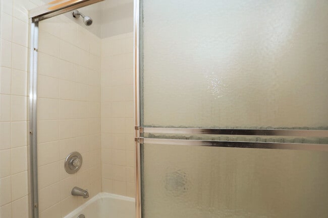 Building Photo - 573 W Parkside Dr