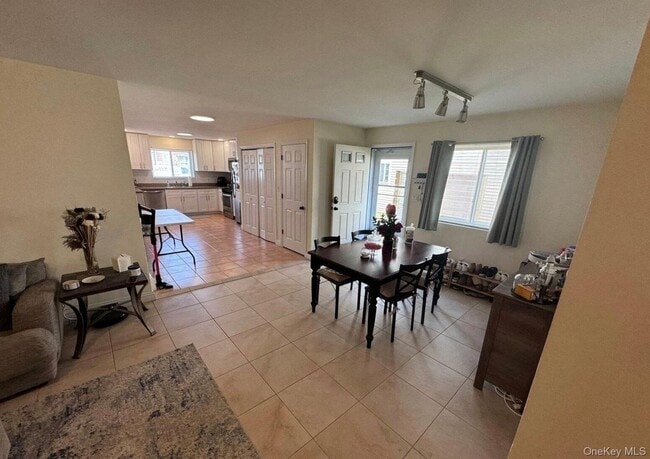 Building Photo - 518 E Penn St