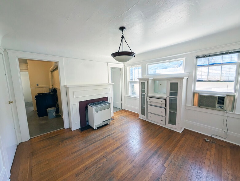 Primary Photo - 2630 E St