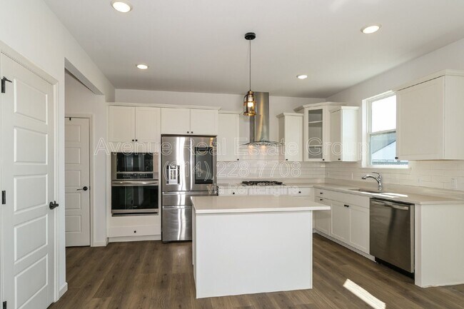 Building Photo - 608 Highland Pr Dr