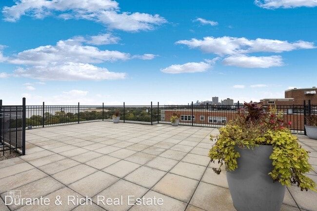 Building Photo - 1 br, 1 bath House - 4970 N Marine 630