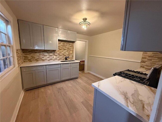 Building Photo - 9022 Palm St