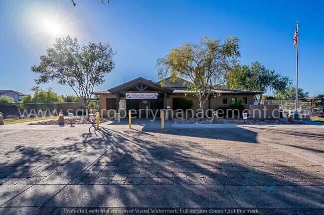 Building Photo - Beautiful split floorplan in a great neigh...