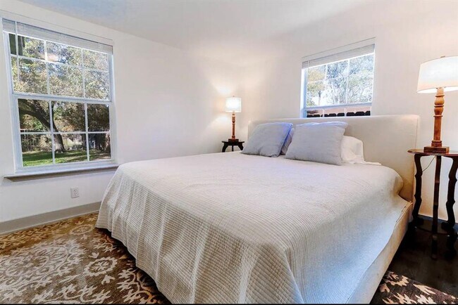 Building Photo - Incredible Downtown Round Rock Home for Rent