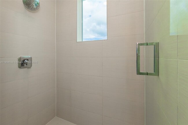 Building Photo - 6401 NW 103rd Pl