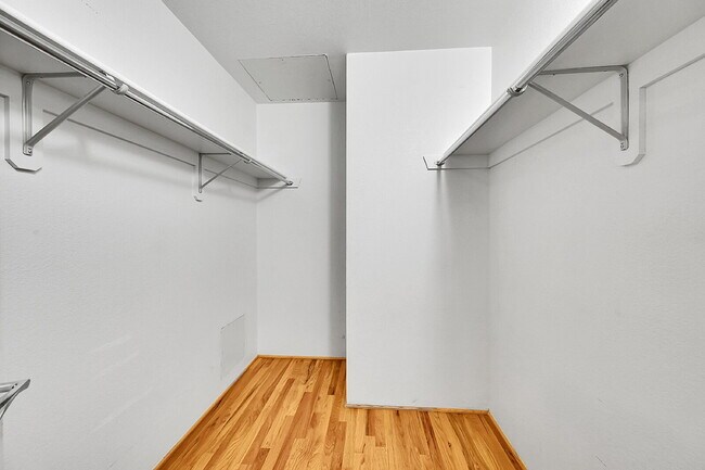 Building Photo - $2,595.00, 1 bed, 1.5. bath located in Denver