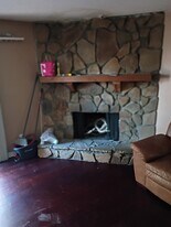 Building Photo - 1523 Camelot Dr