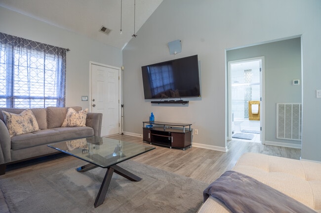 Building Photo - 5464 Daniel Ray Dr