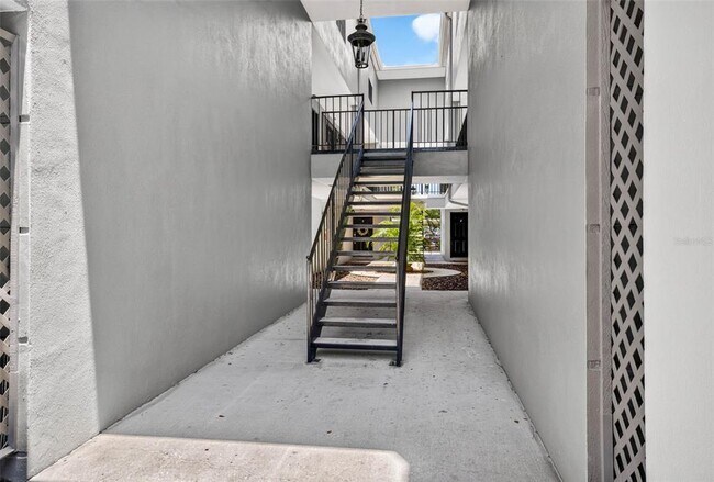 Building Photo - 606 S Glen Ave