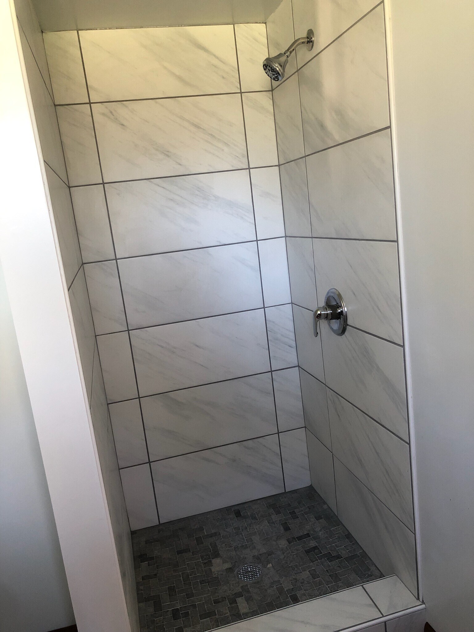 Building Photo - 1048 Hillwell Rd