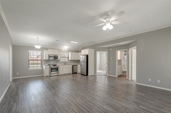 Building Photo - 100 Shorewood Dr