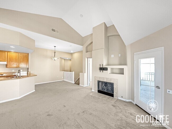 Building Photo - Great 2B/2BA Townhome in Scripps Ranch w/ New Carpets, A/C & Swimming Pool!