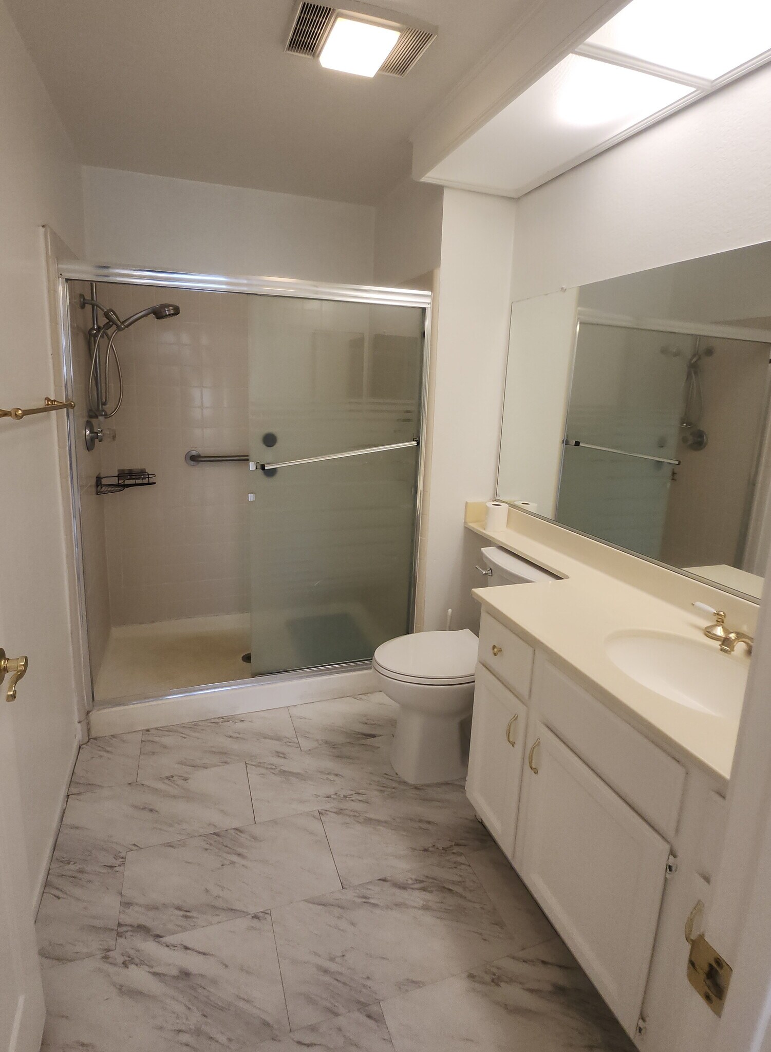 Building Photo - 5420 Sylmar Ave