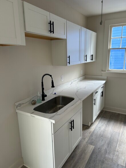 Building Photo - 609 Jefferson Ave