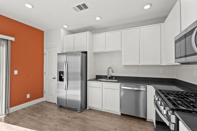 Building Photo - The Birch - - 3 Bedroom, 2.5 Bath single f...