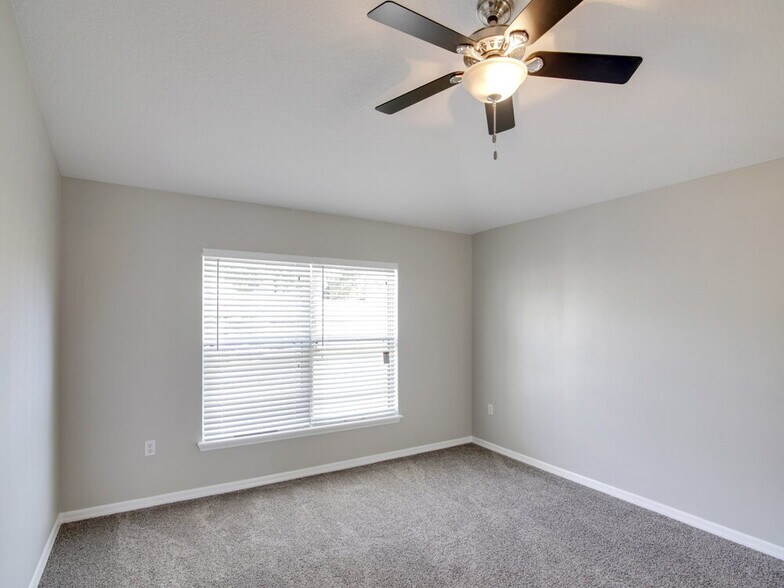 Building Photo - 30513 Pga Dr