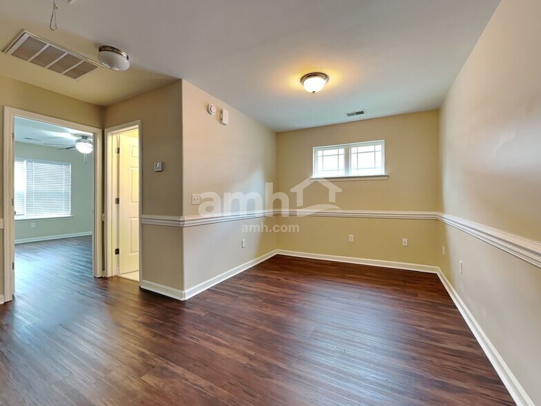 Building Photo - 75 Summer Hill Way