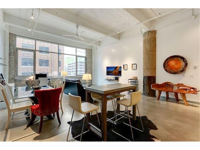 Building Photo - 700 N Washington Ave