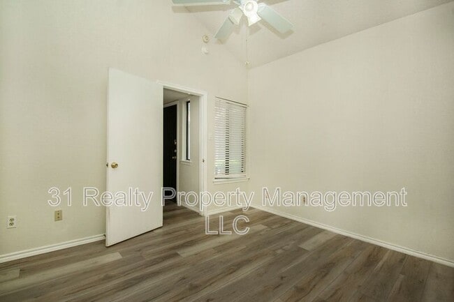 Building Photo - 4242 N Capistrano Dr