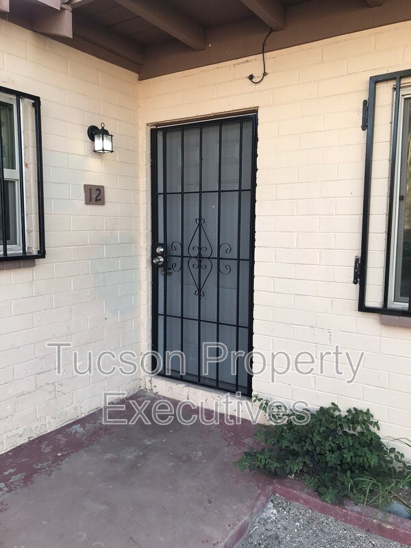 Building Photo - 232 W Flores St