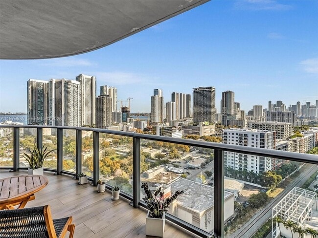 Building Photo - 121 NE 34th St