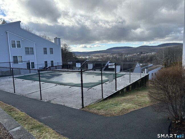 Building Photo - 43 Valley Dr