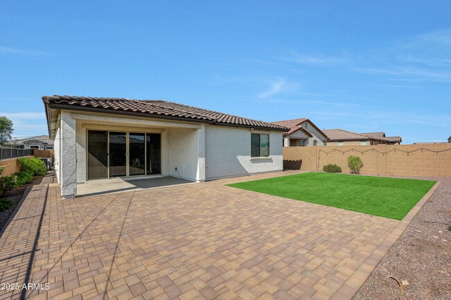 Building Photo - 11049 W Hadley St