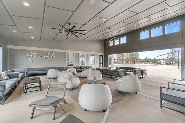 Building Photo - Attractive Modern Easton 3 Bedroom Home