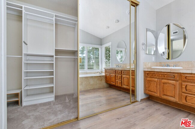 Building Photo - 2649 Rikkard Dr