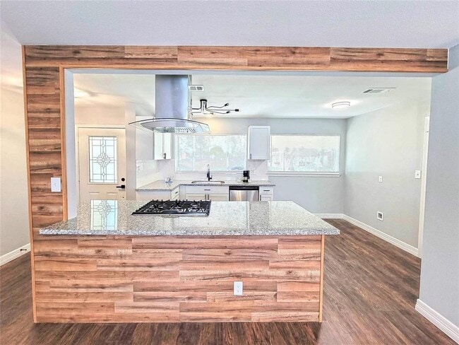 Building Photo - 8413 Robindell Dr