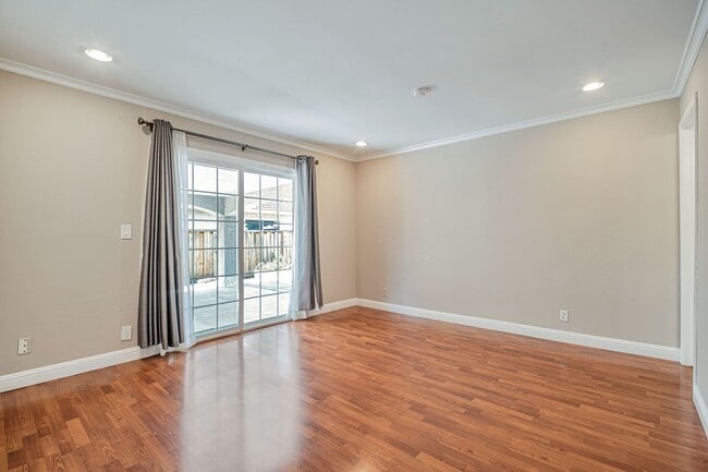 Building Photo - Charming 3BR/2BA Single Family Home for re...