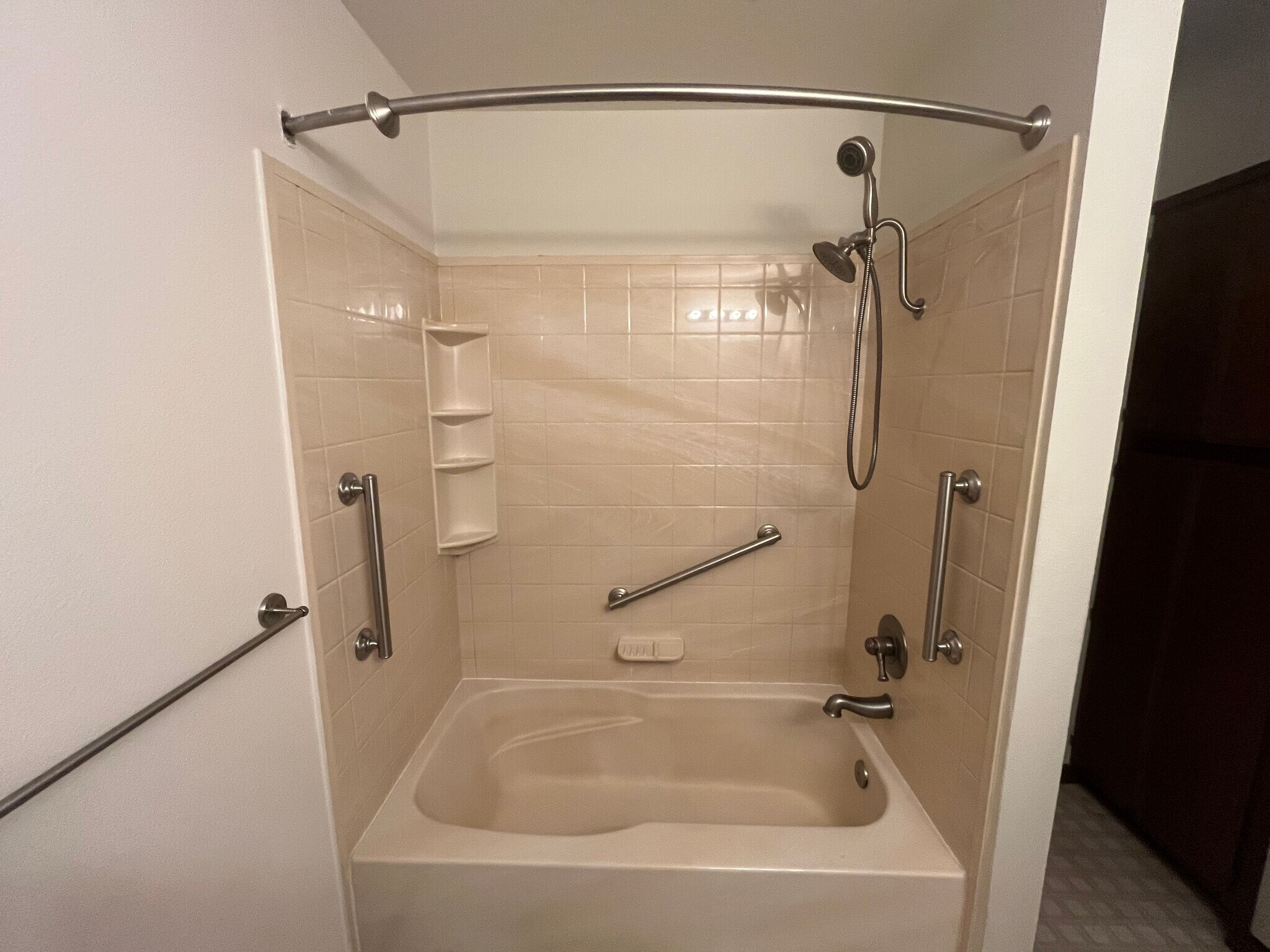 Bathroom - 7511 N Edgewater Ave