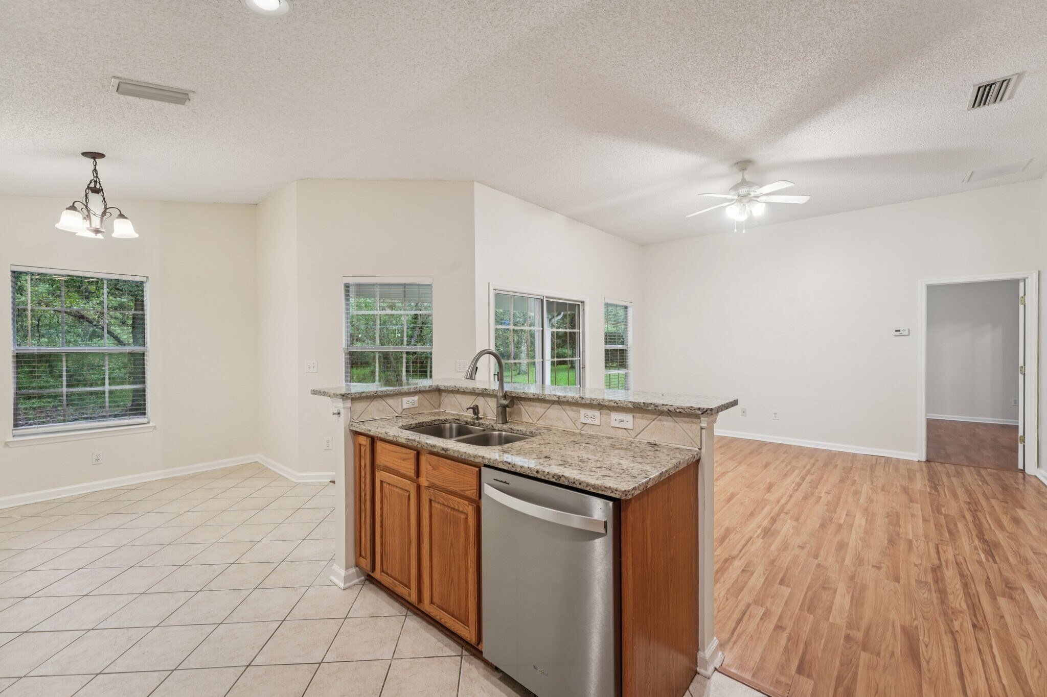Building Photo - 808 South Edenbridge Way