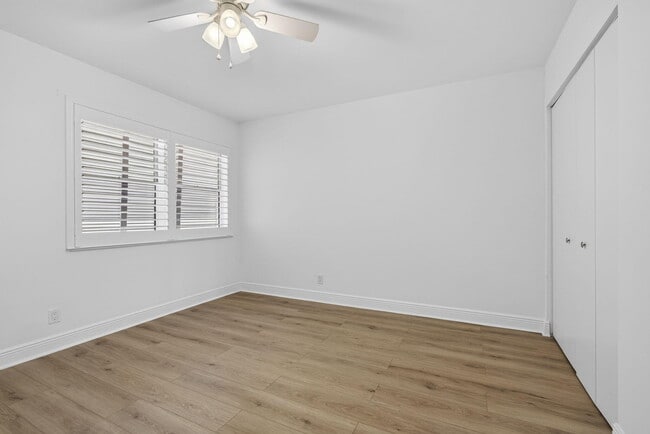 Building Photo - 259 Old Meadow Way