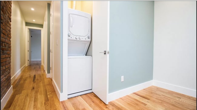 Building Photo - 562 Wilson Ave