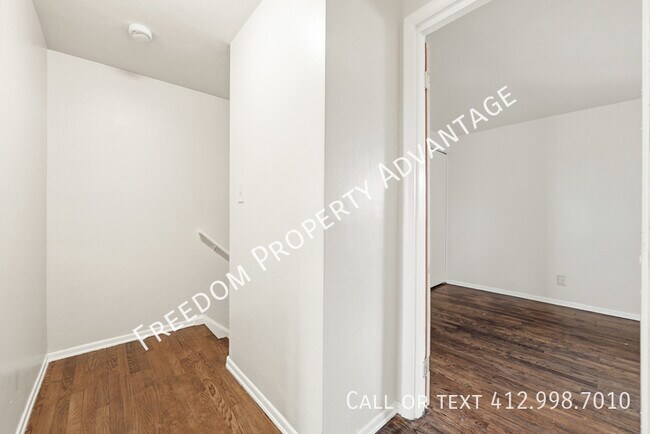 Building Photo - 2540 Park Hill Dr