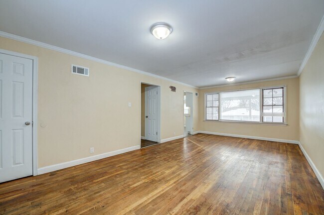 Building Photo - Charming 3-Bedroom Home with Garage, Basement & Fenced Backyard