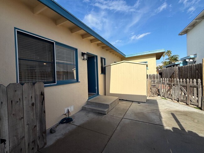 Building Photo - 1033-1035 Bath Lane