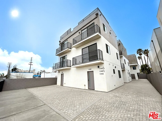 Building Photo - 11443 Hatteras St