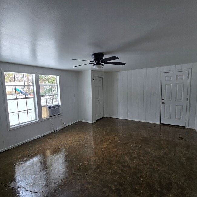 Building Photo - 701 McLain St