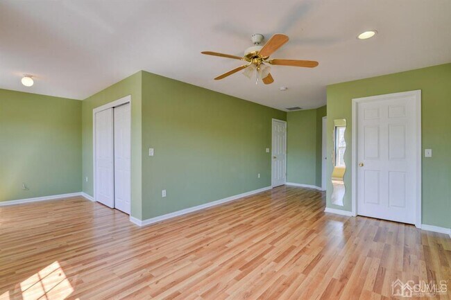 Building Photo - 334 Moonlight Dr