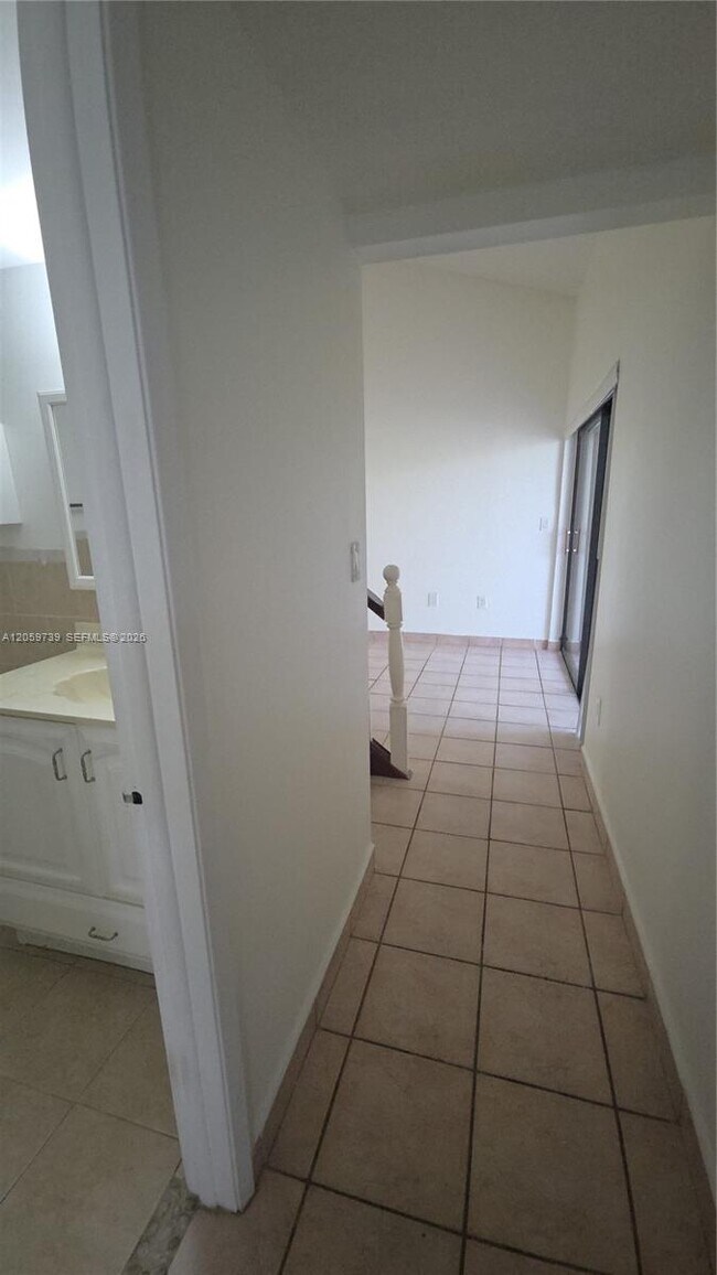 Building Photo - 9437 Fontainebleau Blvd