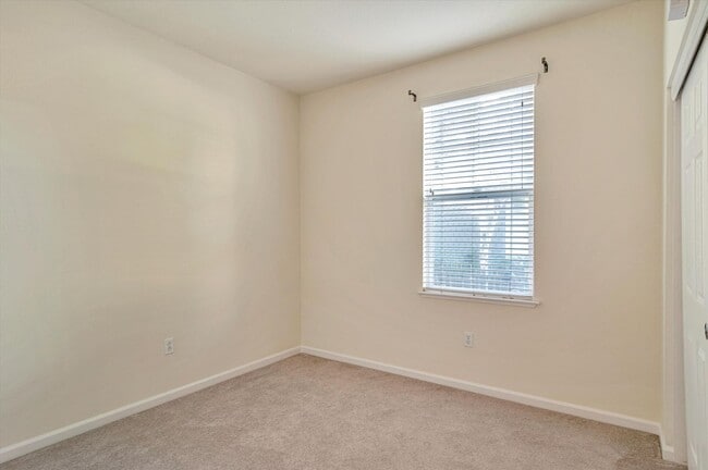 Building Photo - 581 Bridgeport Terrace