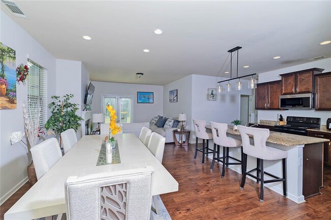 Building Photo - 2084 Sawgrass Dr